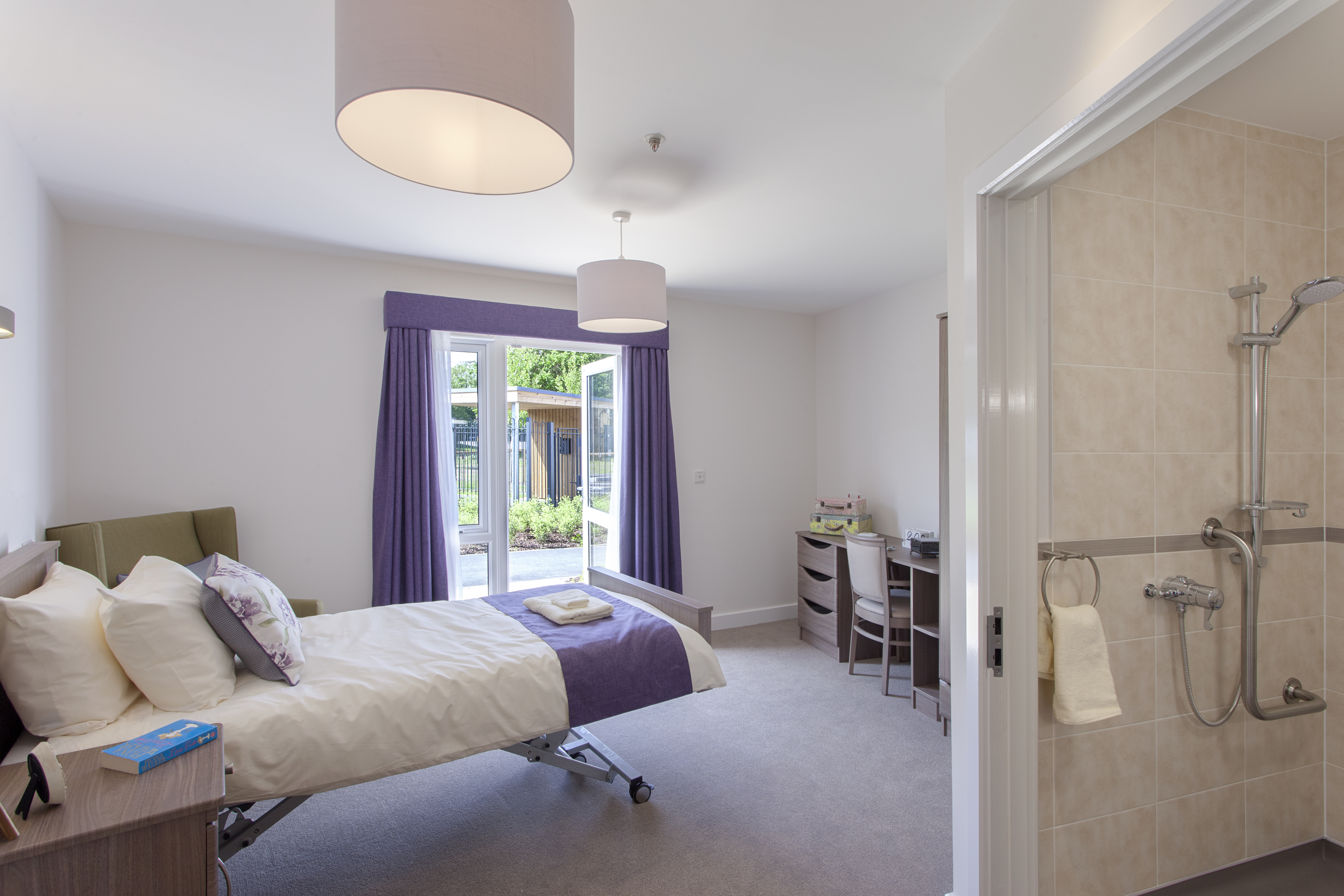 Winnersh bedroom with en-suite bathroom