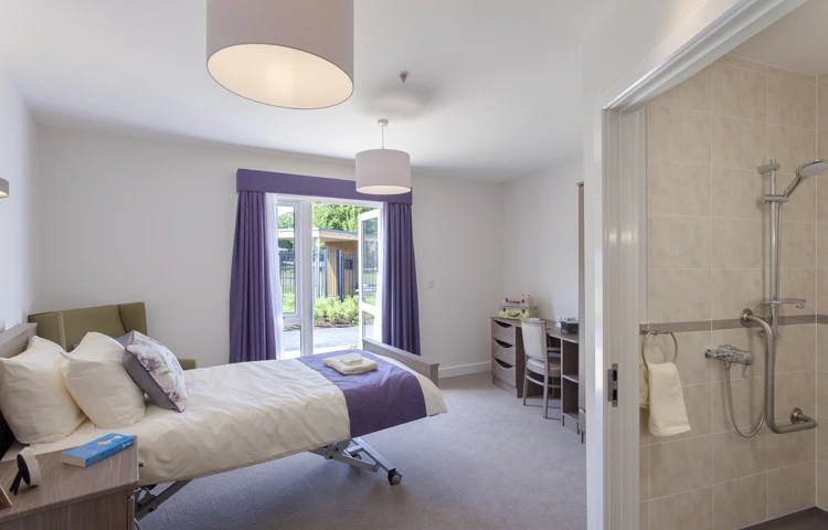 Winnersh bedroom with en-suite bathroom