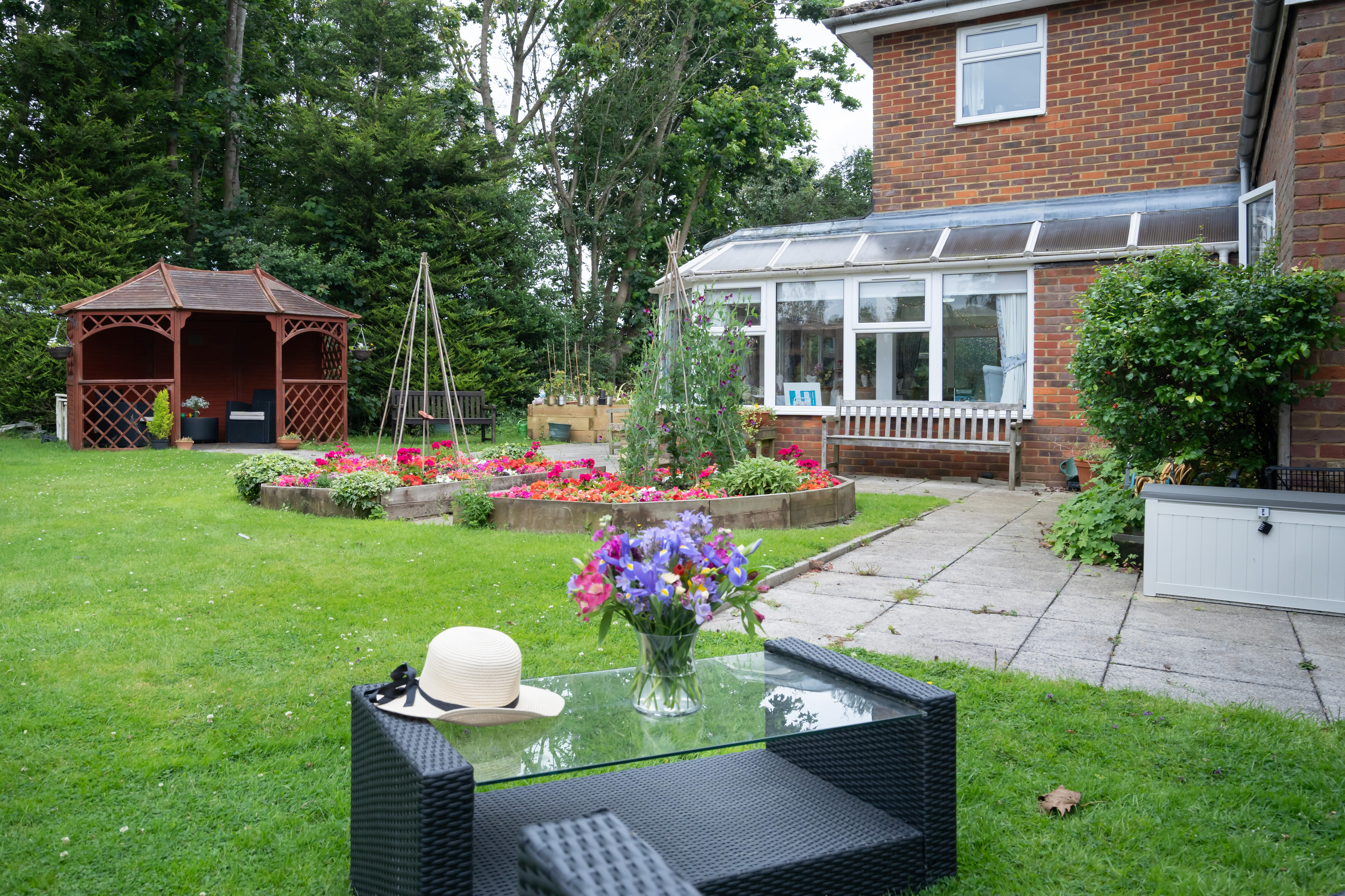 External view of garden pergola at Pratt House