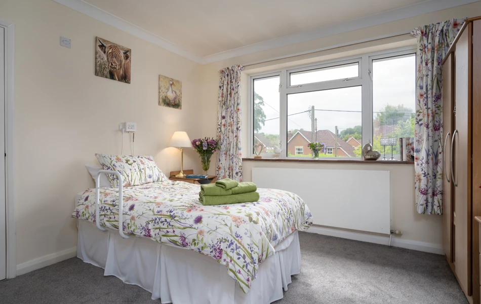Pratt House white single bedroom